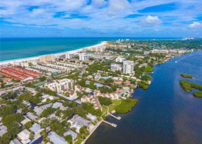 Charming Two Bedroom Condo With Pool View Siesta Key Bay Oaks